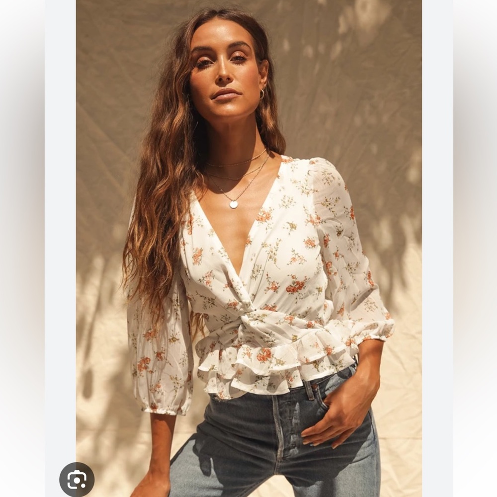 3 for $13 Lulus twist front peplum cropped floral top